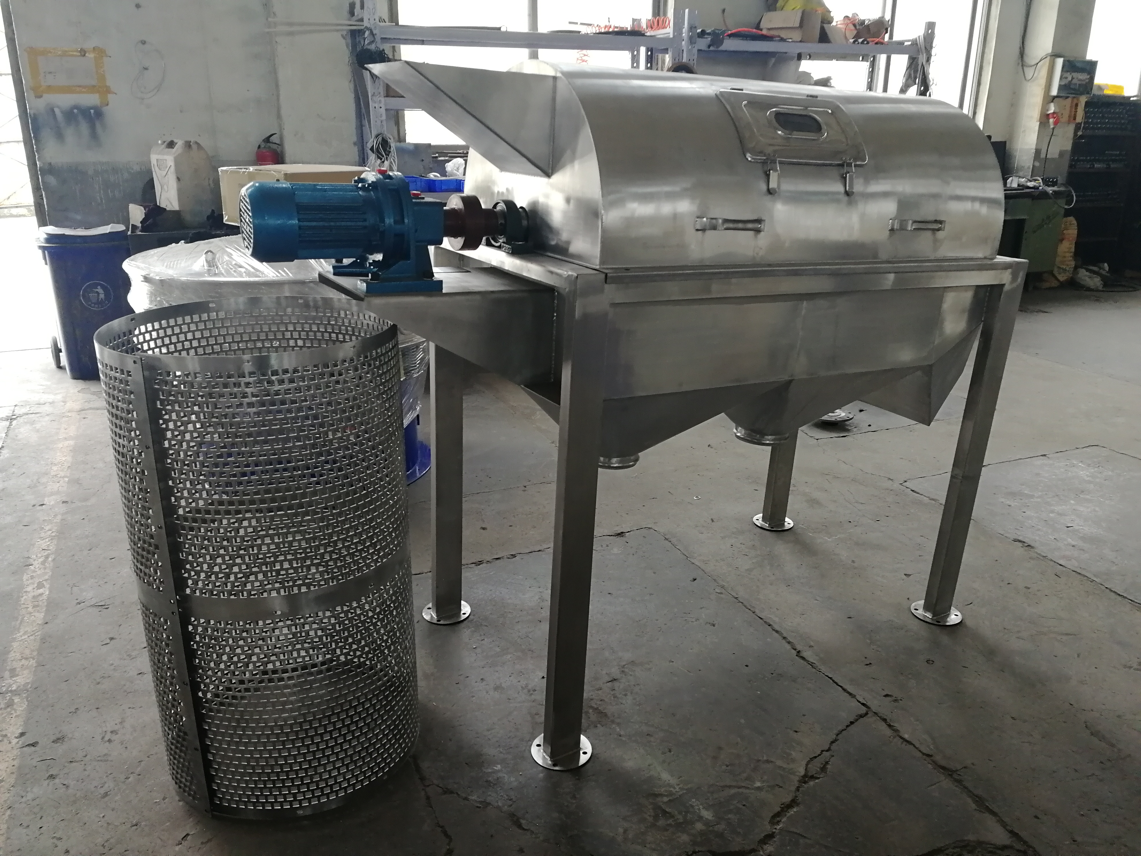 滾筒篩砂機的特點-機制砂-河沙-砂石分離設備廠家定制(中小型滾筒篩沙機)